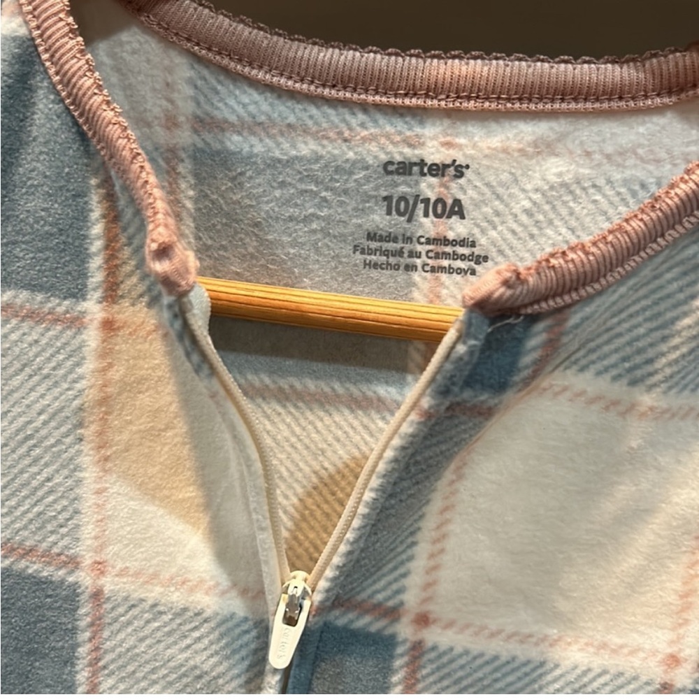 Carter's footed Pajama bundle - Picture 3 of 8